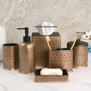 Juego de Baño de Seis Piezas de Aluminio Dorado con Diseño de Hojas, Hecho a Mano, para Uso Doméstico - Product Image 6