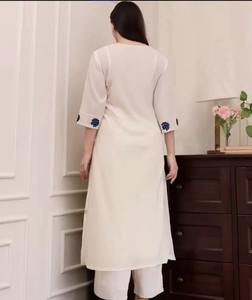 Conjunto de traje bordado de algodón suave de primera calidad para mujer, kurta, pantalón y dupatta con bordado fino, ropa étnica al por mayor, ropa festiva y de oficina. - Product Image 5