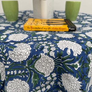 Nappe en coton imprimée de fleurs bleues faite à la main, style indien traditionnel, bordure verte, décoration intérieure, lavable, serviettes écologiques - Product Image 3