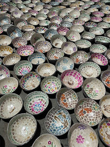 Bol en coque de noix de coco avec incrustation de nacre, bol en coque de noix de coco écologique pour servir les aliments, décoration de table, utilisation de mariage, Vietnam - Product Image 2