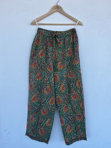Ensemble pyjama en coton à imprimé floral pour femme, avec chemise boutonnée à manches longues, passepoil contrasté et pantalon à cordon élastique - Product Image 4