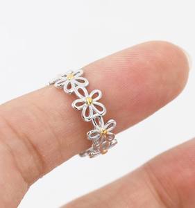 Bague infinie fleur de mignonnette en argent sterling, bague florale en argent et or - Product Image 4