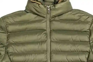 Chaqueta de Plumón con Capucha para Hombre, Color Verde Oliva, Cierre de Cremallera, Cortavientos, Informal, para Invierno, Corte Regular, Color Sólido, Exterior de Poliéster - Product Image 4