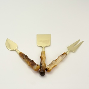 En gros, Ensemble de couteaux à beurre et à fromage à manche en résine, lames en acier inoxydable poli or, style vaisselle occidentale, en Inde - Product Image 3