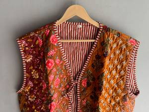 Chaleco Acolchado de Algodón con Estampado de Patchwork para Mujer, Chaqueta sin Mangas con Cuello Abotonado, Estilo Veraniego, Estampado a Mano, Reversible, REGALO PARA ELLA - Product Image 4