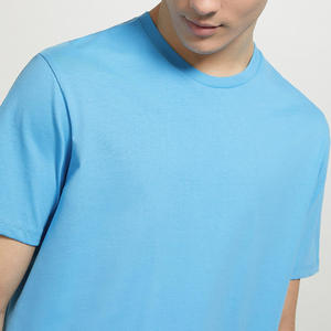 เสื้อยืดคอกลมแขนสั้นทรงคลาสสิกคุณภาพดีที่สุดสำหรับผู้ชาย ใส่สบายระบายอากาศได้ดี เหมาะสำหรับใส่ทุกวัน รับสกรีนโลโก้และสีตามสั่ง - Product Image 3