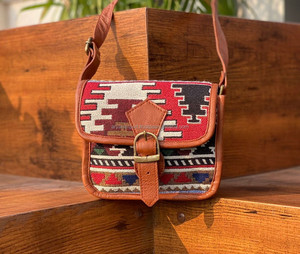 Bolso bandolera de cuero Kilim genuino hecho a mano con patrón Tribal nuevo con correa ajustable y bolso cruzado étnico bohemio con múltiples bolsillos para mujer - Product Image 2