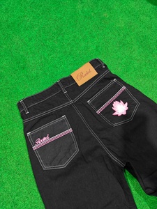 กางเกงยีนส์ทรงหลวมปักโลโก้ตามสั่ง แฟชั่นยีนส์สีดำฟอกหนาสำหรับผู้ชาย ทรงตรง คุณภาพสูง กางเกงยีนส์เดนิมสำหรับผู้ชาย - Product Image 4