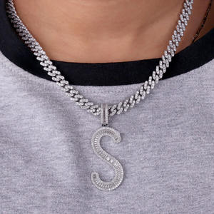 Pendentif personnalisé lettre initiale 'S' en moissanite, en argent sterling 925 plaqué rhodium, style hip-hop unisexe, effet glacé, pièce maîtresse - Product Image 2