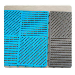 Dalles de sol en PVC emboîtables antidérapantes avec coussinets de drainage 11,8" x 11,8" - Product Image 1