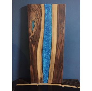 Planche de cuisine en résine époxy artisanale, planche à découper multifonction en bois et résine époxy pour la cuisine - Product Image 1