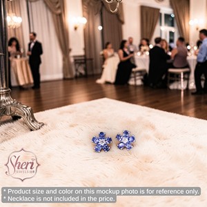 Pendientes de tuerca con engaste de garra de diamante y tanzanita en forma de flor simple de oro blanco macizo de 18 quilates para mujer de Sheri Jewels, regalo de aniversario - Product Image 3