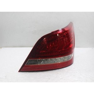 Feu arrière droit d'occasion Equus 924023N000 - Product Image 3