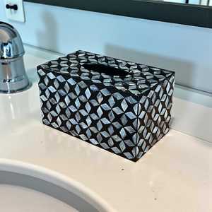 Portapañuelos Rectangular Decorativo de Nácar Pulido, Diseño Moderno en Blanco y Negro, para Uso en el Hogar y la Oficina - Product Image 4