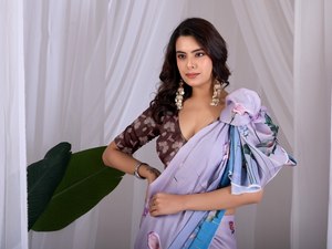 ผ้าซารีพิมพ์ลายดอกลาเวนเดอร์สุดหรูหรา ผ้าไหมชีฟองอินเดียแบบดั้งเดิมสำหรับผู้หญิง ชุดงานแต่งงาน พร้อมเสื้อคลุม - Product Image 3