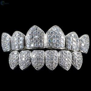Venta al por mayor de Grillz de Dientes Personalizados de Plata de Ley 925 con Incrustaciones de Diamantes de Moissanita VVS, Joyería Hip Hop - Product Image 1