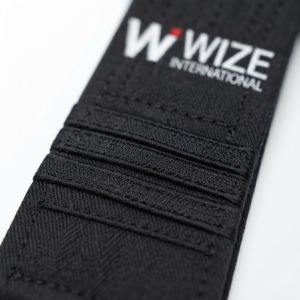 Ceinture d'arts martiaux WIZE INTERNATIONAL en polyester noir, unisexe adulte, extensible, avec logo imprimé par transfert thermique sur le devant - Product Image 4