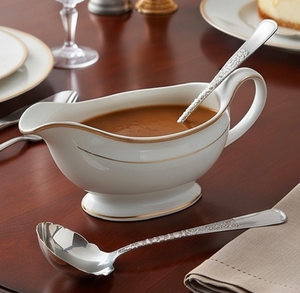 Cuillère de service classique en acier inoxydable avec long manche, finition miroir, design durable pour les mariages et les dîners élégants - Product Image 4