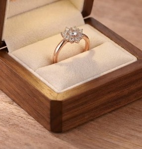 Anillo de compromiso con diamante cultivado en laboratorio, corte brillante redondo y corte redondo, certificado por IGI, oro macizo de 10K, 14K, 18K, color DEF. - Product Image 5
