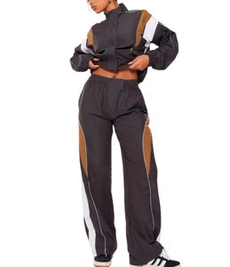 Survêtement coupe-vent imprimé à capuche pour femme, couleur unie, avec logo personnalisé, 100 % polyester, séchage rapide, respirant, ensembles réversibles - Product Image 3