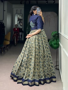 Conjunto de Camisa y Falda Larga hasta el Tobillo de Algodón con Estampado Floral Indio/Pakistaní para Mujer, de Secado Rápido, con Pliegues, Color Morado, para Festivales - Product Image 2