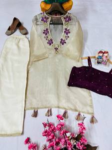 Ensemble Kurta et Palazzo pour femmes, en soie brodée or violet, style traditionnel indien pakistanais, coupe ample, vêtements ethniques - Product Image 4