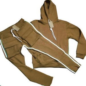 ชุดเซ็ตเสื้อฮู้ดดี้โอเวอร์ไซส์ผ้าฟลีซสะท้อนแสงแบบ ODM สำหรับผู้ชาย พร้อมกางเกงขายาวสองชิ้น สำหรับสตรีทแวร์ - Product Image 1