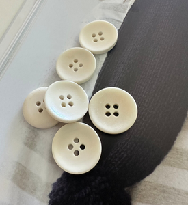 Boutons en os faits à la main, écologiques et biologiques par ZEHRA INDUSTRIES pour les marques de mode durables, artisanat naturel, cadeaux d'affaires - Product Image 2