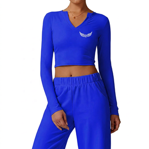 Top Corto de Manga Larga con Cuello en V para Mujer, Color Sólido, Logotipo Bordado en la Parte Delantera, Transpirable, Ropa de Yoga y Fitness, Corte Regular, Spandex y Poliéster - Product Image 4