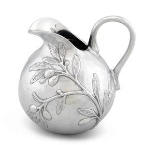 Pichets contemporains en laiton argenté, durables et parfaits pour la cuisine domestique et l'hôtellerie, fabriqués en Inde. - Product Image 1