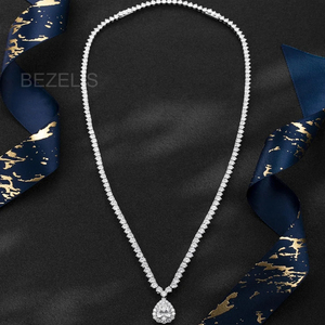 Collar con Colgante de Diamante Creado en Laboratorio, Hecho a Mano, Elegante Pieza Destacada en Oro Blanco de 18k - Product Image 2