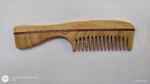 Peigne à cheveux en bois de neem naturel du fournisseur indien Motifs d'animaux Feng Shui de style croisé pour l'utilisation de voyage de salon à domicile Promotion de l'exportation - Product Image 5