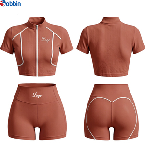 Conjunto Deportivo de 2 Piezas para Mujer, Top Corto de Manga Corta con Cierre y Pantalones Cortos de Cintura Alta, Color Negro Sólido, Secado Rápido, Estilo Deportivo - Product Image 2