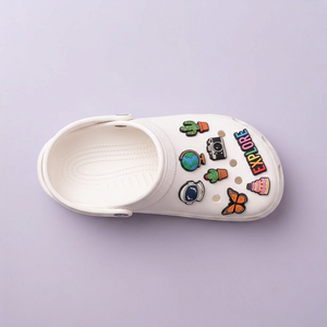 Fabricant professionnel de breloques en PVC OEM pour accessoires personnalisés avec logo, designs colorés, vente en gros et projets de marque privée - Product Image 3