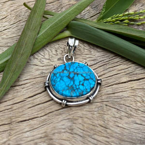 925 pendentif en argent Sterling bijoux Turquoise pierre de naissance à la main en argent collier de guérison couleur bleue pendentif pour colliers femmes - Product Image 2