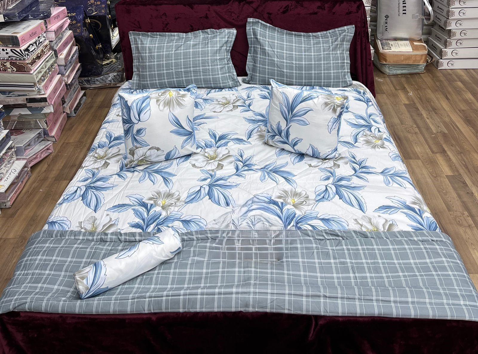 สีเทาสีน้ำเงินสีขาว