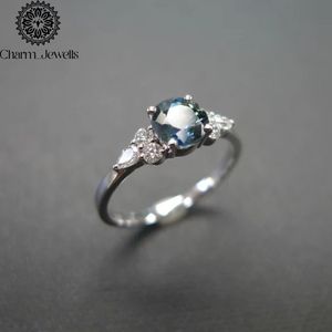 แหวนหมั้นผู้หญิง Charm_Jewells ชุบทองคำขาว 18K ประดับเพชรโมอิสซาไนต์ทรงคุชชั่น ดีไซน์คลาสสิคแบบหนามเตย พร้อมใบรับรอง IGI - Product Image 6