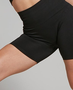 Shorts de yoga tricotés sans couture taille haute pour femme, couleur unie, respirants, taille élastique, coupe sportive, en Spandex et Polyester – Collection 2026, Vente Flash - Product Image 4