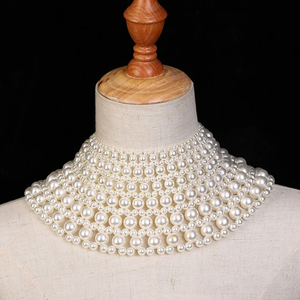 Collar de perlas blancas con diseño exclusivo para fiestas, bodas o regalos, con dijes artesanales. - Product Image 1