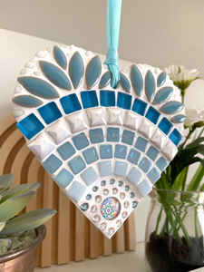 Décoration suspendue artisanale en verre Art Déco en forme de cœur, mosaïque, pour Thanksgiving, faite à la main, ornementale, ETHEREAL BLUSH BLOSSOM - Product Image 5