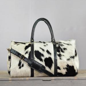 Bolsa de Viaje de Gran Capacidad con Cierre de Cremallera y Estampado de Piel de Vaca de Imitación - Product Image 1