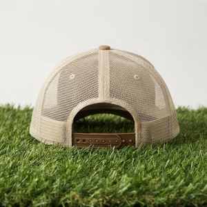 Gorra Trucker Caqui para Hombre con Bordado de Oso, Malla Blanca Trasera, Cierre Ajustable, Gorra de Béisbol con Logotipo Personalizado - Product Image 5