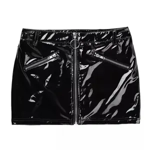 Nouvelle mode : Jupe-short en toile taille haute pour femme avec décorations en fourrure et trous, délavage clair, design sexy à hanches ouvertes - Product Image 2