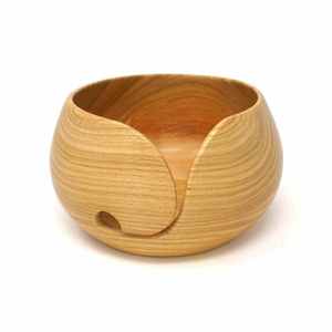 Cuenco de madera rústico de diseño único, organizador de hilo hecho a mano con superficie lisa para tejer y hacer ganchillo, disponible para la venta. - Product Image 6