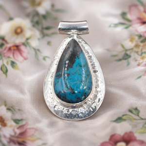 Colgante Grande de Crisocola Azul en Forma de Lágrima, Plata de Ley 925, Marco Martillado, Joyería Artesanal, Oro Rosa, Oro Amarillo - Product Image 6
