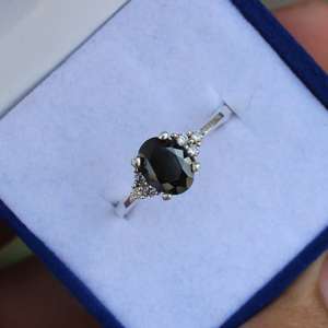 Anillo de Compromiso Vintage de Plata de Ley 925 con Espinela Negra Natural Ovalada, Certificado por IGI, de Grado Premium de Lujo - Product Image 1