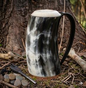 Taza Vikinga de Cuerno de Búfalo Natural Ecológica de Primera Calidad, Estilo Religioso, Hecha a Mano con Asa de Madera, Superventas - Product Image 1