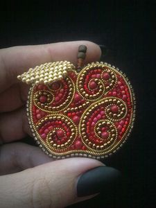 Magnifique broche brodée à la main avec perles pour sacs, chapeaux, vestes et foulards – Broche exquise faite à la main avec broderie perlée - Product Image 3