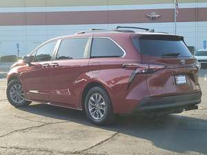 Toyota Sienna XLE 2018 Usada Clásica, 7 Pasajeros, Tracción Delantera - Product Image 2