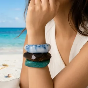 กำไลข้อมือเรซิ่นอีพ็อกซี่แบบกว้างเงางาม สามสี ชุดเครื่องประดับสำหรับผู้หญิง ทันสมัย ยั่งยืน กันน้ำ เหมาะสำหรับกลับไปโรงเรียน รับปริญญา อุตรัย - Product Image 5